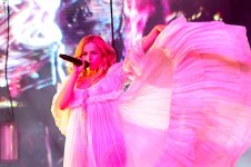 addison-rae-braless-coachella-nipples-visible-003.jpg
