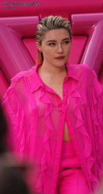 Florence-Pugh-Topless-TheFappening.Pro-14.jpg