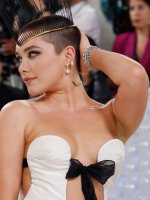 florence-pugh-met-gala-23-v0-9r8nj8v4edxa1-118181710.jpg
