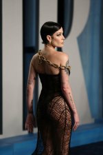 halsey ME8YWUF_o (4).jpg