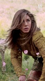 Presenting_our_September_cover_star__the_incomparable_Jennifer_Aniston._Read_the_full_intervie...jpg