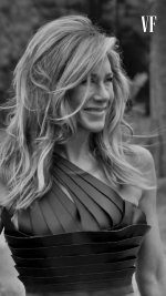 Presenting_our_September_cover_star__the_incomparable_Jennifer_Aniston._Read_the_full_intervie...jpg