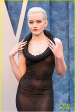 julia-garner-mark-foster-vanity-fair-oscars-party-12.jpg