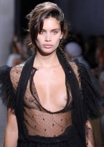 Sara-Sampaio-New-Yor-Fashion-Week-01.jpg