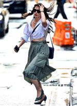 anne-hathaway-on-the-set-of-the-devil-wears-prada-2-in-new-york-city-08-07-2025-0.jpg