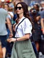 anne-hathaway-on-the-set-of-the-devil-wears-prada-2-in-new-york-city-08-07-2025-1.jpg