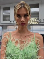EVE!!!!!!!! @sarasampaio. (Products used in links) We bonded over our love for Taylor Swift an...jpg