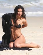 Bruna Marquezine in bikini  (14).jpg