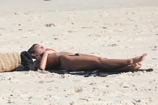 Bruna Marquezine in bikini  (4).jpg
