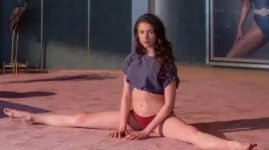 margaretqualley-en-la-sustancia.r_d.572-483.jpg