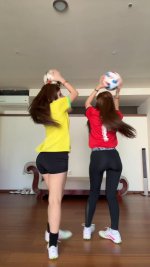 le-encanta-enseñar-el-culito-parado-v0-qcxt2dmi1ajf1.jpg