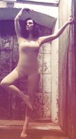 Laura-Pausini-Feet-3909584.jpg