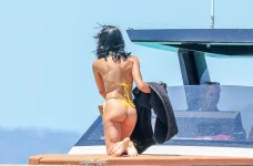 aitana-ocana-yate-ibiza-bikini-2024-7-2.jpg.webp