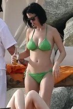 katy_perry_bikini_11.jpg