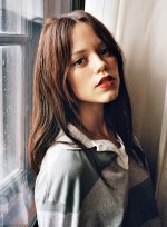634875841_jenna-ortega-daniyel-lowden-for-vogue-august-2025-3.jpg