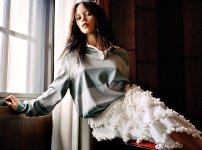 634875909_jenna-ortega-daniyel-lowden-for-vogue-august-2025-6 (1).jpg