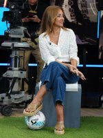 Noches de Champions en @elchiringuitotv 1. En bambalinas esperando para saltar al ruedo2. Sand...jpg
