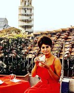 2020-05-26 19.53.59 2317886627680551923_sophialoren.jpg