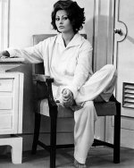 2020-05-26 10.09.15 2317592319258651430_sophialoren.jpg