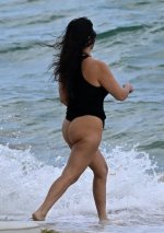 Kourtney Kardashian - Sizzles in Miami! Flaunts Curves  (9).jpg