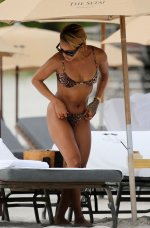 Karrueche Tran  Miami Beach  (15).jpg