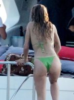 Rita_Ora_in_sexy_green_bikini_09.jpg