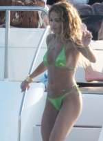 Rita_Ora_in_sexy_green_bikini_22.jpg