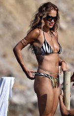 Rita-Ora-Bikini-02.jpg