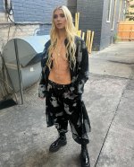 Taylor Momsen  1IP2yVf8_o (3).jpg