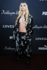 Taylor Momsen  1IP2yVf8_o (4).jpg