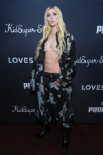 Taylor Momsen  1IP2yVf8_o (5).jpg