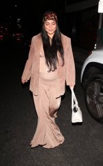 Vanessa Hudgens areola slip 1000118466.jpg