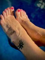 6434887-my-toes.jpg