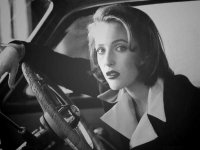 Gillian_Anderson-Dana_Scully_Xfiles-greyscale_wallpaper-by_S117.jpg