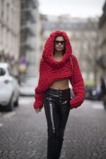 sara_sampaio_street_style006.jpg.a7f826602101b66783a264ef2acabc2c.jpg