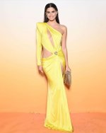 242897783_148272946 Sara Sampaio.jpg