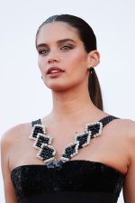1212863211_sam010921BZNimage5.j Sara Sampaio.jpg