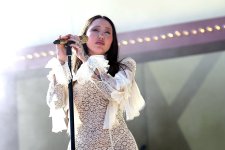 587731696_noahcyrussheercoachella67.jpg