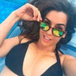 Ruth-Lorenzo-bikini-exhibe-tetas-apretadas.jpg