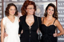 9677203_sophialorennineromephotocalljyaqonbqcjvl.jpg