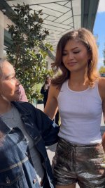Zendaya greets fans during Paris Fashion Week in Paris, France - Sep 30, 2025 (4).jpg
