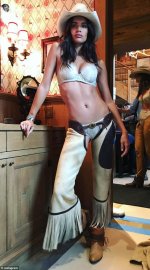 4331292C00000578-4784616-image-m- Sara Sampaio.jpg