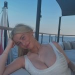 clementine-vaughn-posiert-4.jpg