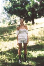 2103866943_NatalieRoser_TessLeopold_Series19(6).jpg.1275693ea9369437502c4f9d4b19e0cc.jpg