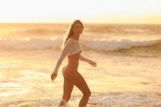 960239774_NatalieJayneRoser_JuanMedina_Series30(12).jpg.72c125b390626cba7c4269f835f88902.jpg
