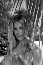 1239045539_NatalieJayneRoser_NatalieImgraben_Series31(12).jpg.37ac61aa4fe95255fd7db5ab681654ad.jpg