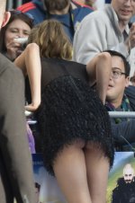 cara-delevingne-upskirt-at-pan-premiere-london-05-1364x2048.jpg