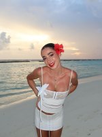 lolalolita_1760473438_3743444983908049878_1397536559.jpg