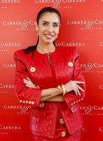 Pilar Rubio impacta con un conjunto rojo de falda mini y chaqueta de Balmain que ha combinado...jpeg