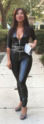 E Black Leather Outfit 02-blurr.jpg